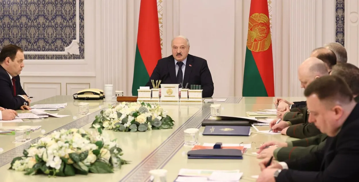 Нарада Лукашэнкі з сілавікамі / president.gov.by

