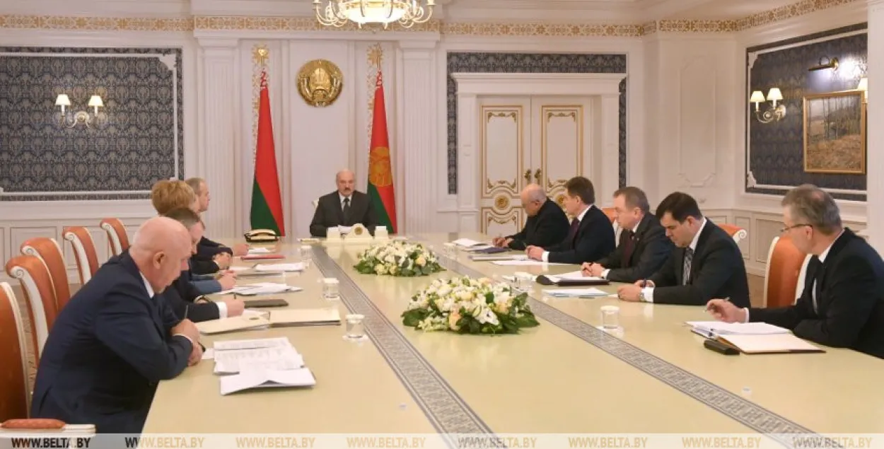 Лукашэнка распавёў, чаму так жорстка кантралюе замежную "гуманітарку"