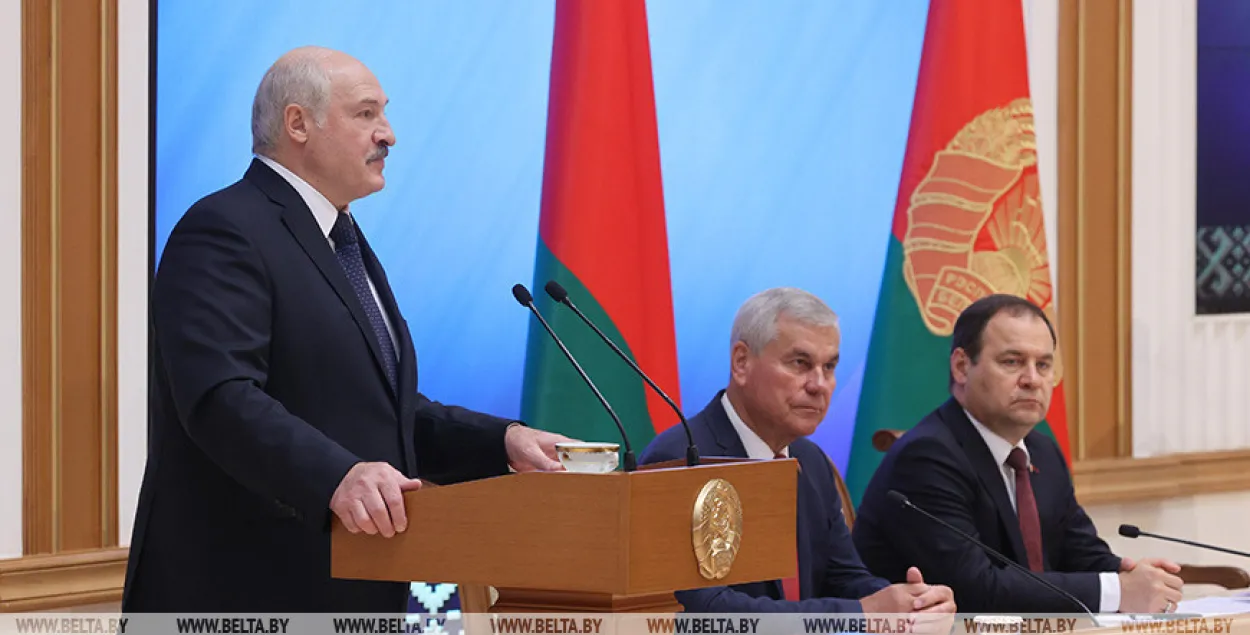 Лукашэнка вярнуў праект Канстытуцыі на дапрацоўку