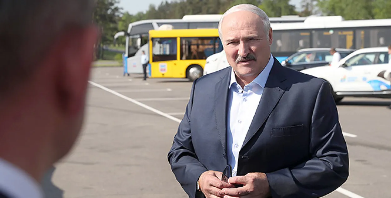 Лукашенко покатался по МКАД на автобусе как пассажир