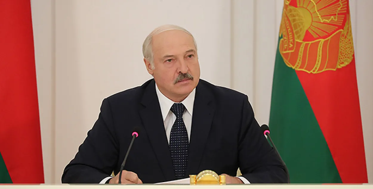 Лукашенко — чиновникам: все — от премьер-министра — уйдёте на покой