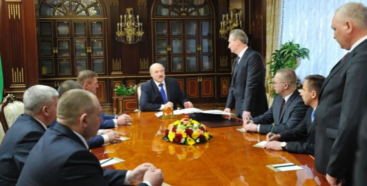 Лукашэнка: У нас жорсткая ўлада, але статкам людзей мы вадзіць не павінны
