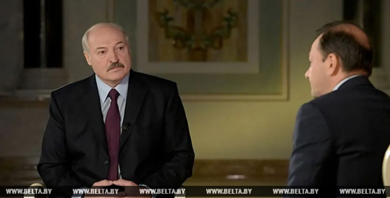 Александр Лукашенко во время интервью. Кадр с видео