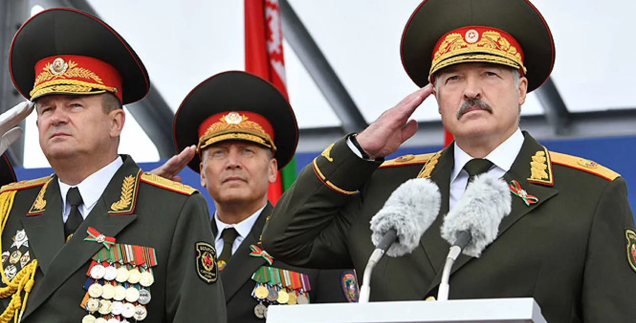 Лукашенко объяснил, зачем белорусам нужен военный парад