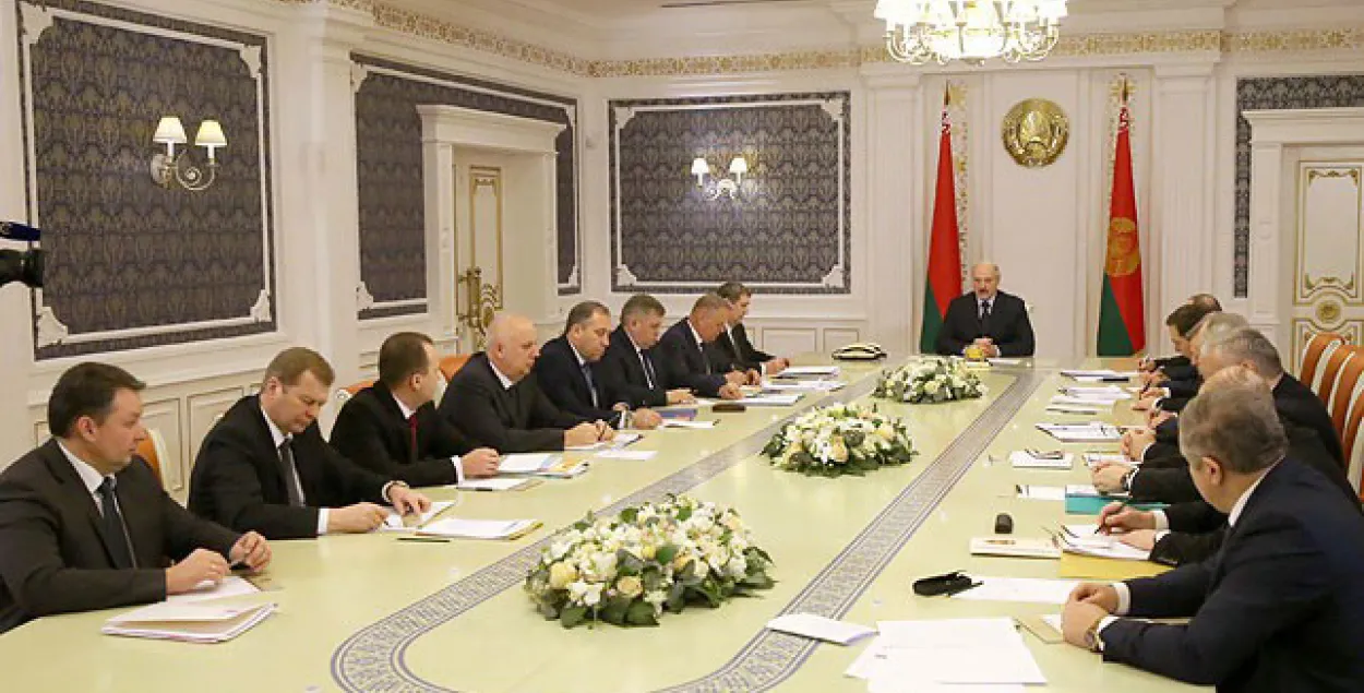 Лукашэнка правёў нараду па зямельных участках, якія выдаюць інвестарам