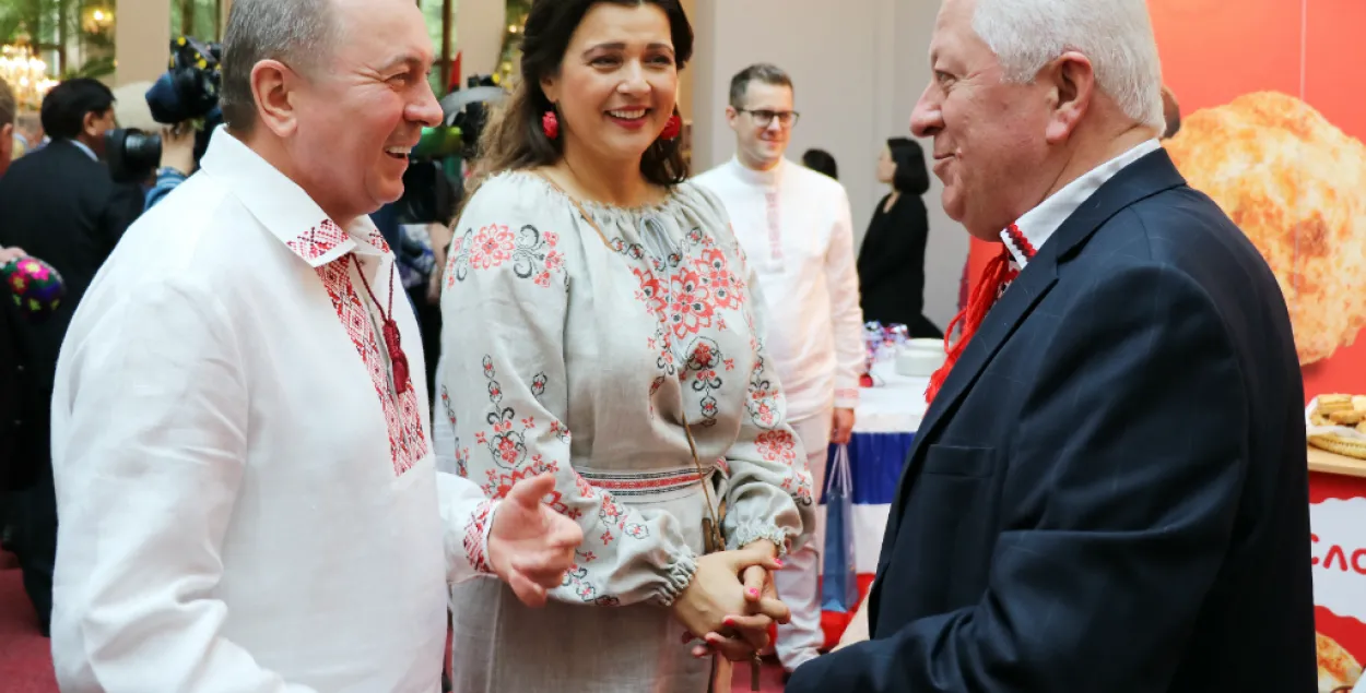 "В Беларуси как дома": министр Владимир Макей пришёл на приём в вышиванке
