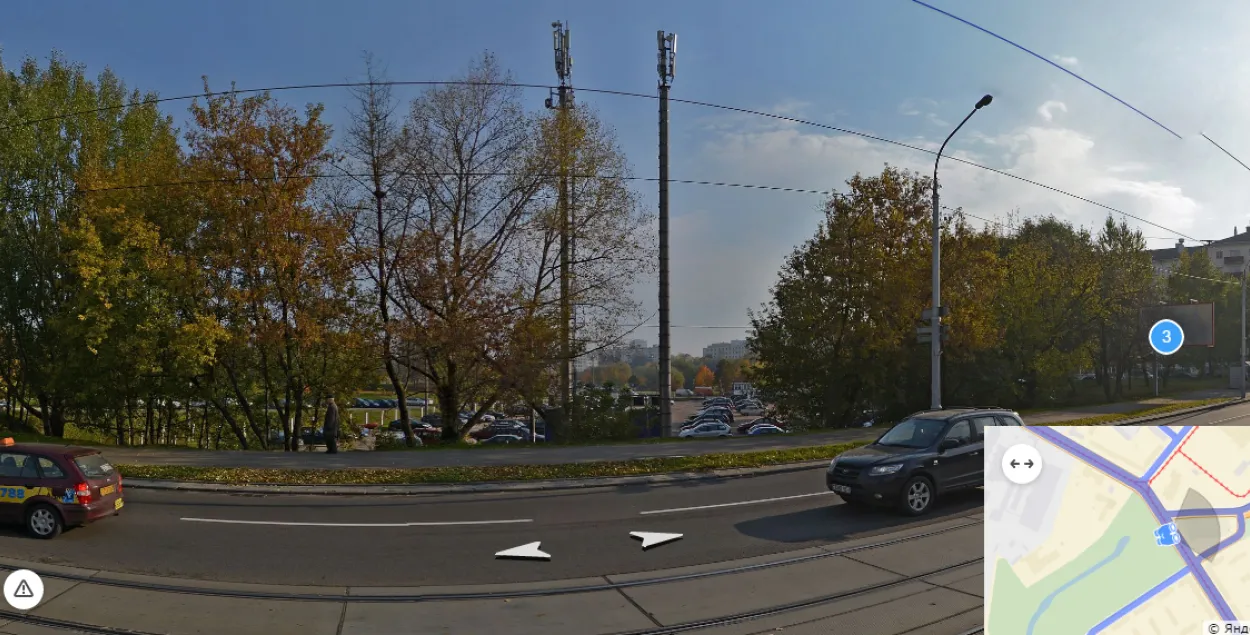 Сейчас на месте будущей площади Быкова &mdash; парковка. Скриншот: &quot;Яндекс&quot;.