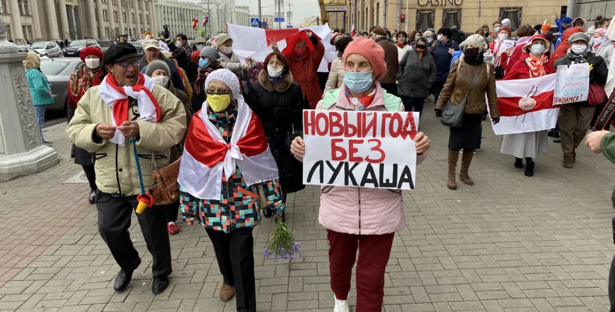 Плакат на мирной акции протеста в Минске, ноябрь 2020-го / Еврорадио​