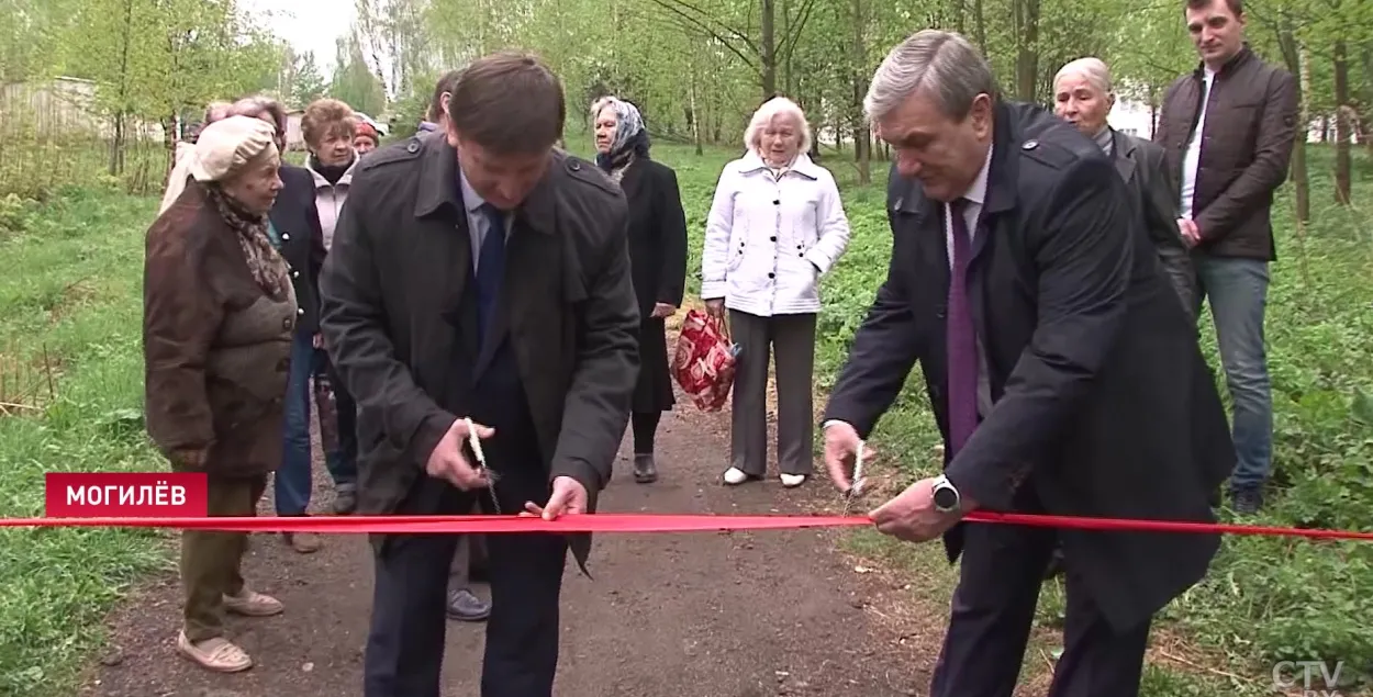 В Могилеве торжественно открыли перила на спуске с горки (видео) | Новости  Беларуси | euroradio.fm