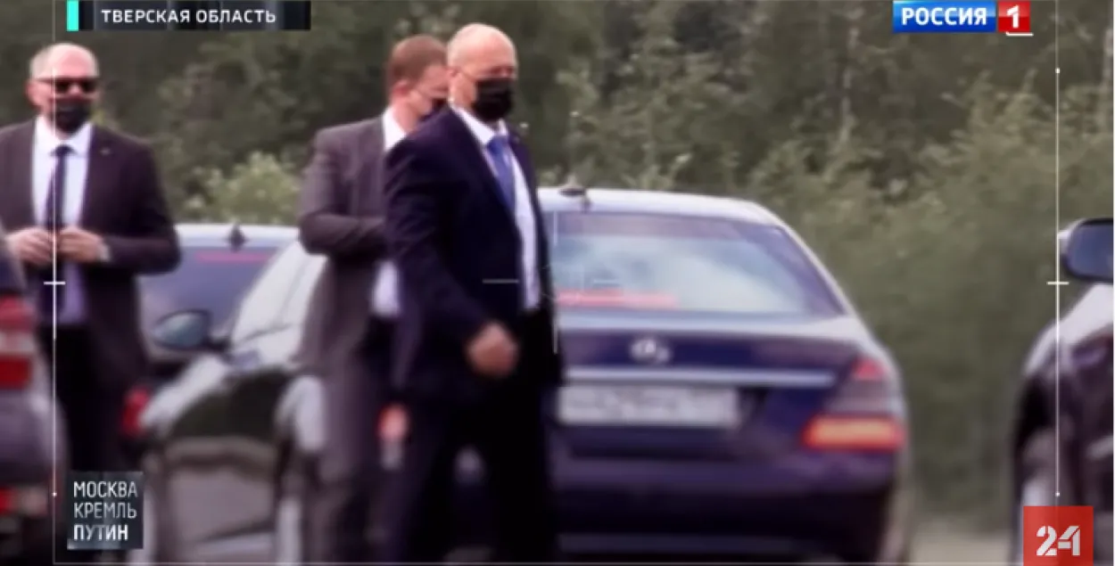 Охранники (?) Лукашенко в защитных масках / Скриншот с видео &quot;Россия 24&quot;