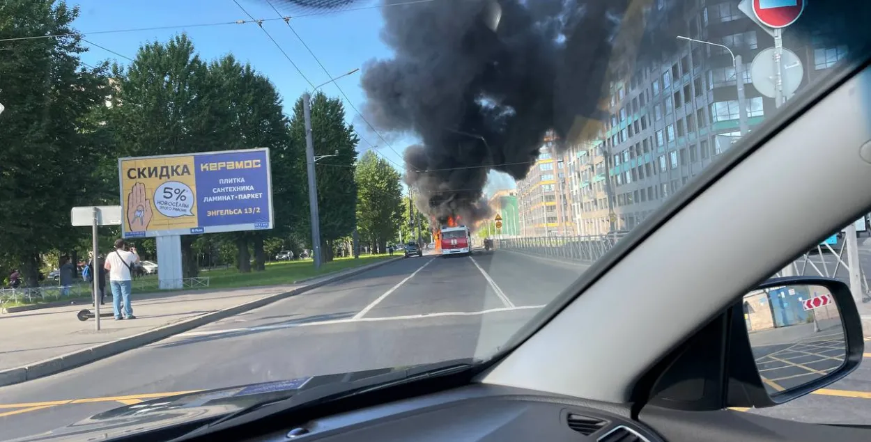Белорусские автобусы в Санкт-Петербурге могли гореть "из-за санкций"
