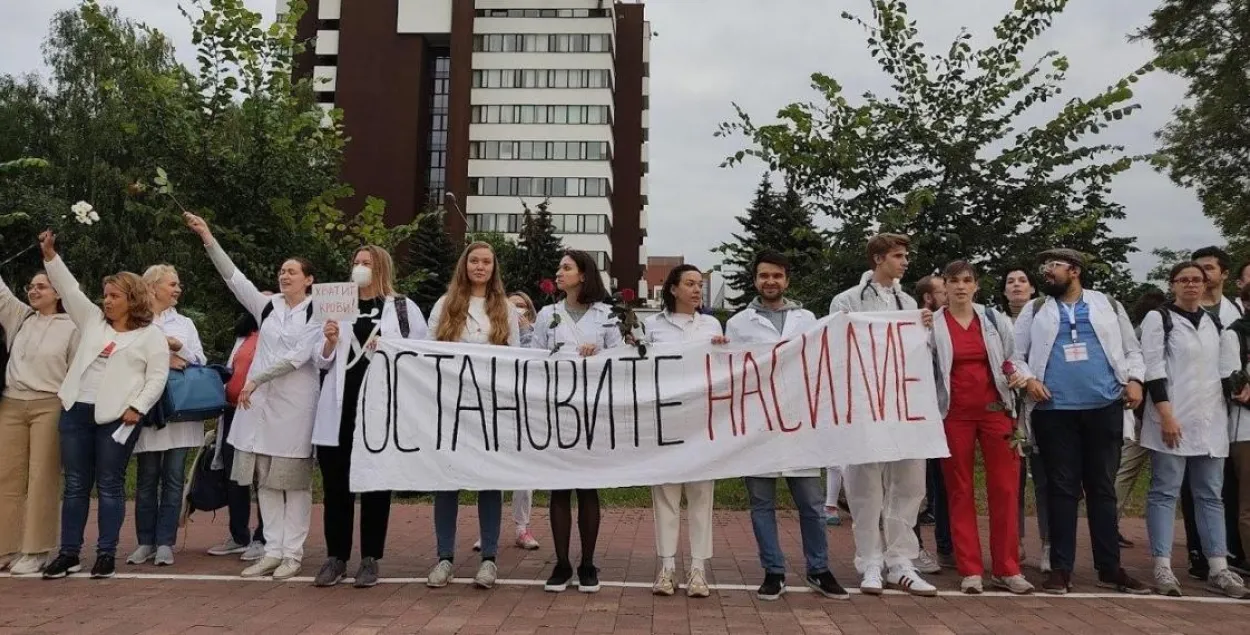 Более тысячи медиков подписали открытое письмо в поддержку Народного ультиматума