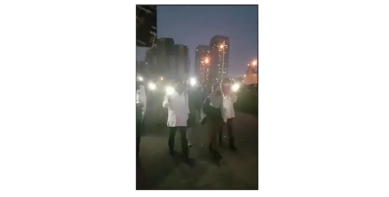 На акции солидарности в Минске задержали семь медиков​ / Кадр из видео