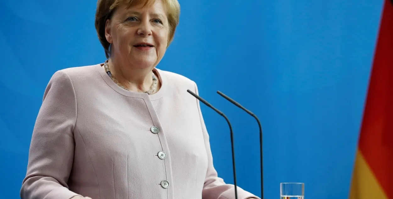 Меркель заяўляе, што ёй было дрэнна ад моцнага абязводжвання