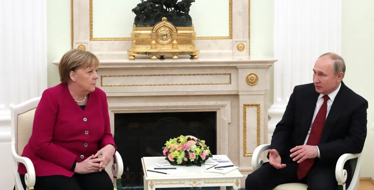Меркель абмяркуе Беларусь падчас сустрэчы з Пуціным