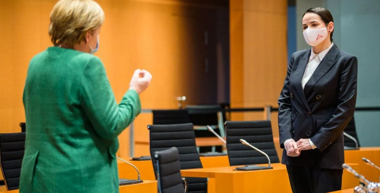 Меркель і Ціханоўская правялі тэлефонную размову