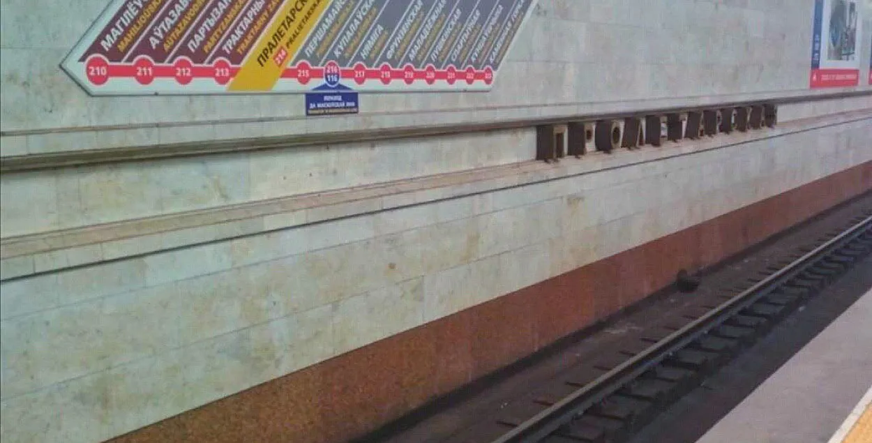 На станцыі метро "Пралетарская" жанчына скокнула пад цягнік