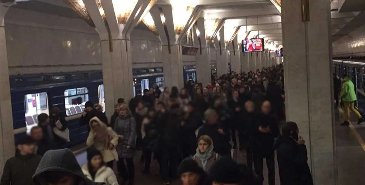 Што было ў мінскім метро, калі экстранна спынілі рух 