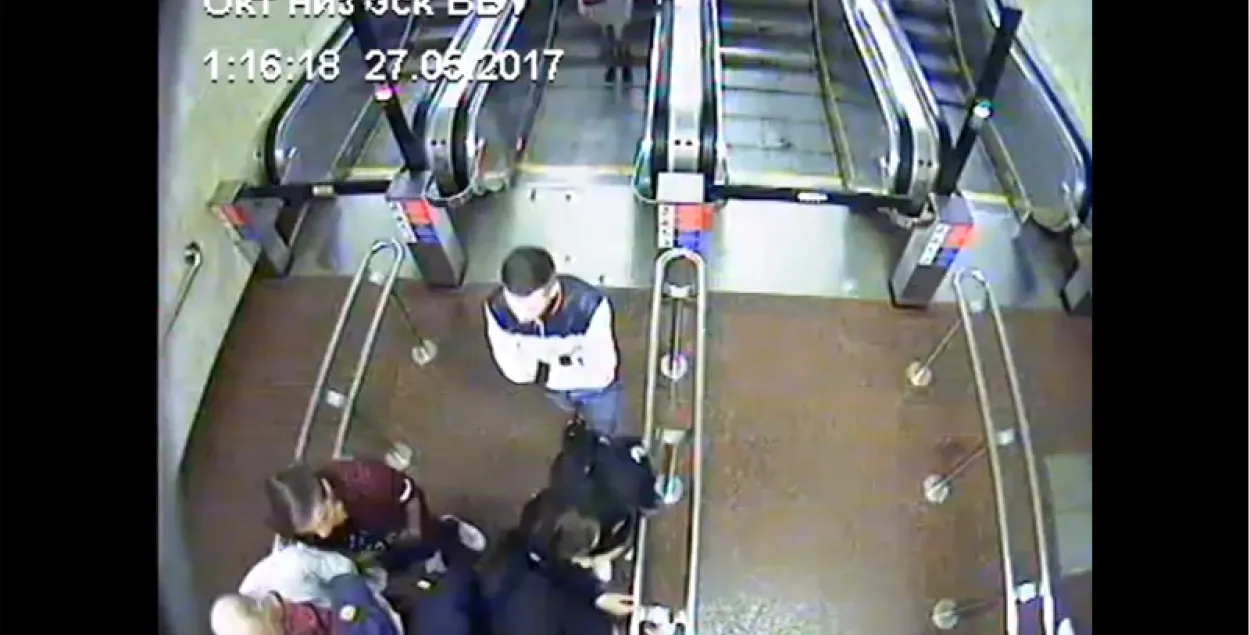 Міліцыя абнародавала сваю відэаверсію жорсткага затрымання ў метро