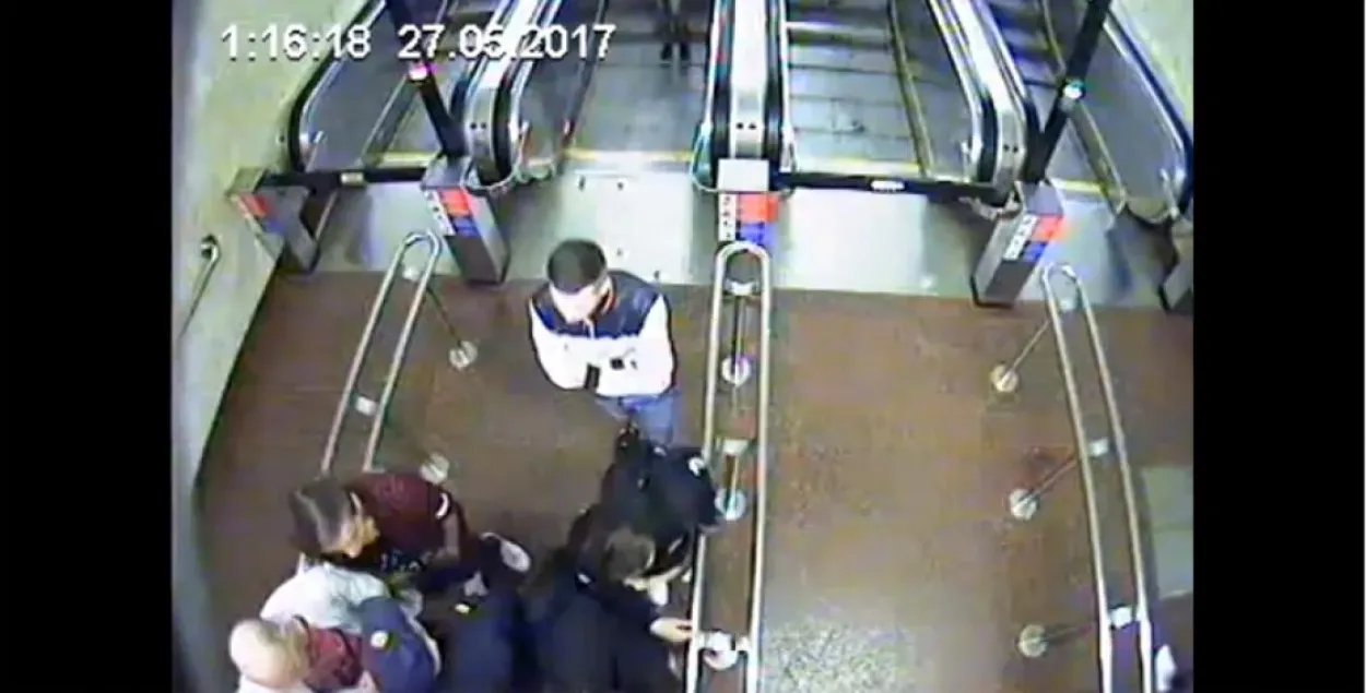 Хлопца, якога жорстка затрымалі ў метро, адпусцілі дадому