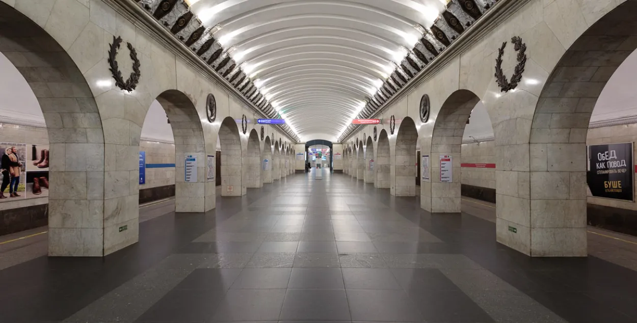 У расійскім Пецярбургу жанчына нарадзіла дзіця ў метро