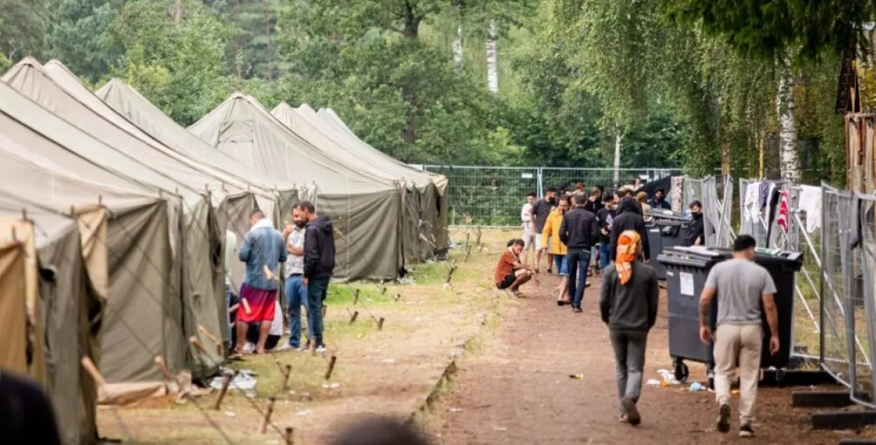 Госпогранкомитет: Литва перебрасывает беженцев из лагерей в другие страны ЕС