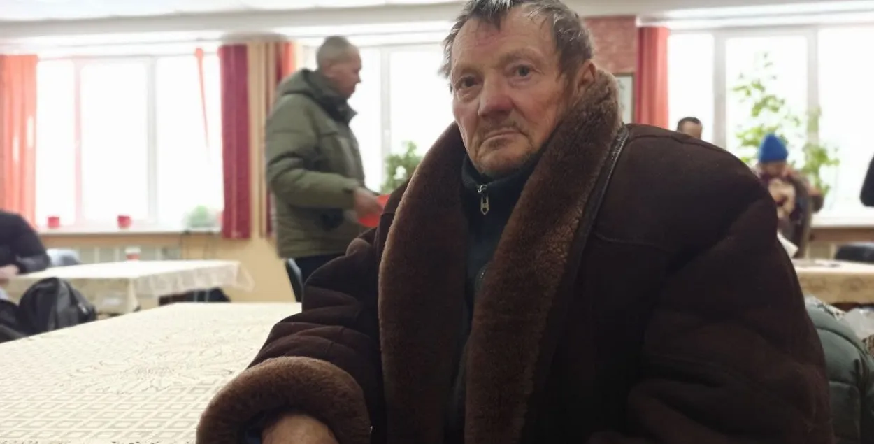 "Накрываюсь, не раздеваясь, и сплю": как минские бездомные переживают морозы