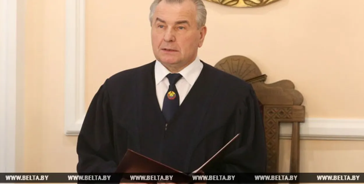 Лукашэнка зноў прызначыў Міклашэвіча старшынёй Канстытуцыйнага суда 