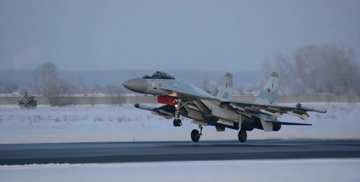 Россия передислоцирует в Беларусь новейшие истребители Су-35с