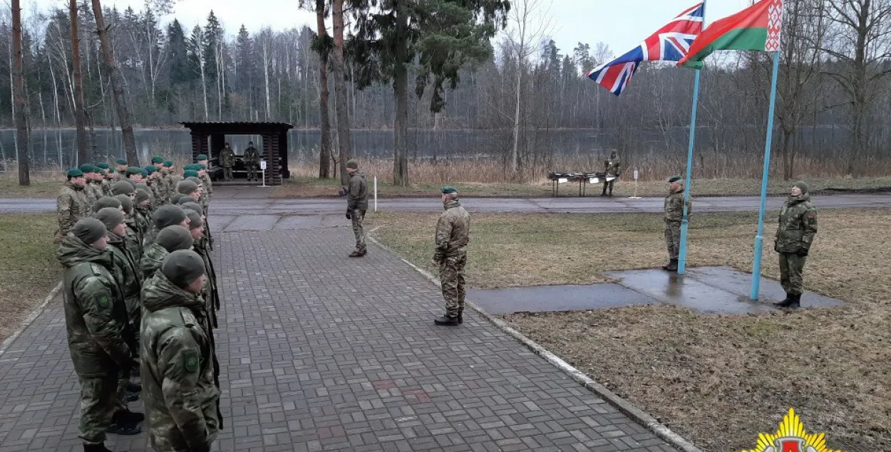 Belarusian and UK Armed Forces troops line up before Excercise Winter&nbsp;Partisan in Belarus&nbsp;/ @modmilby