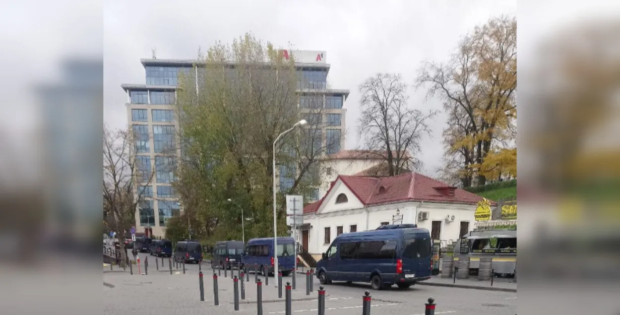 Силовики задерживают участников “Марша народовластия” в Минске