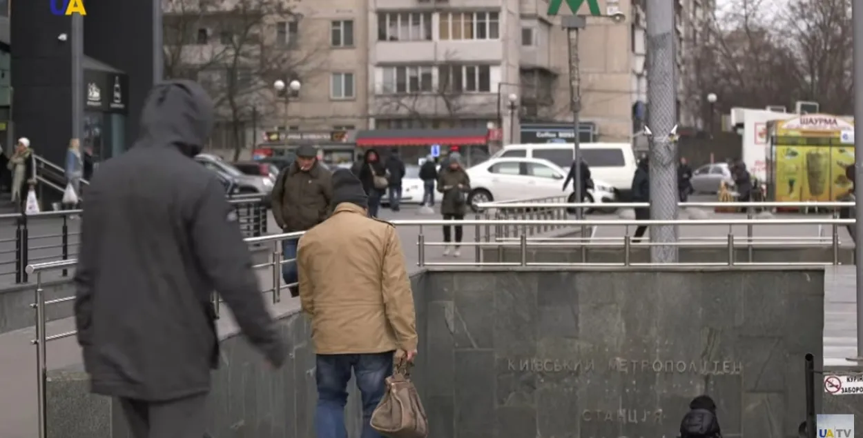 Вход на станцию &quot;Минская&quot; киевского метро