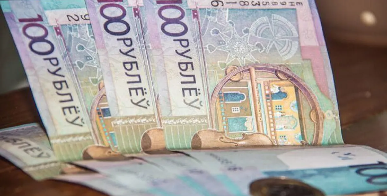 Экономист: "Кредитные каникулы" могут ударить по банковской системе Беларуси