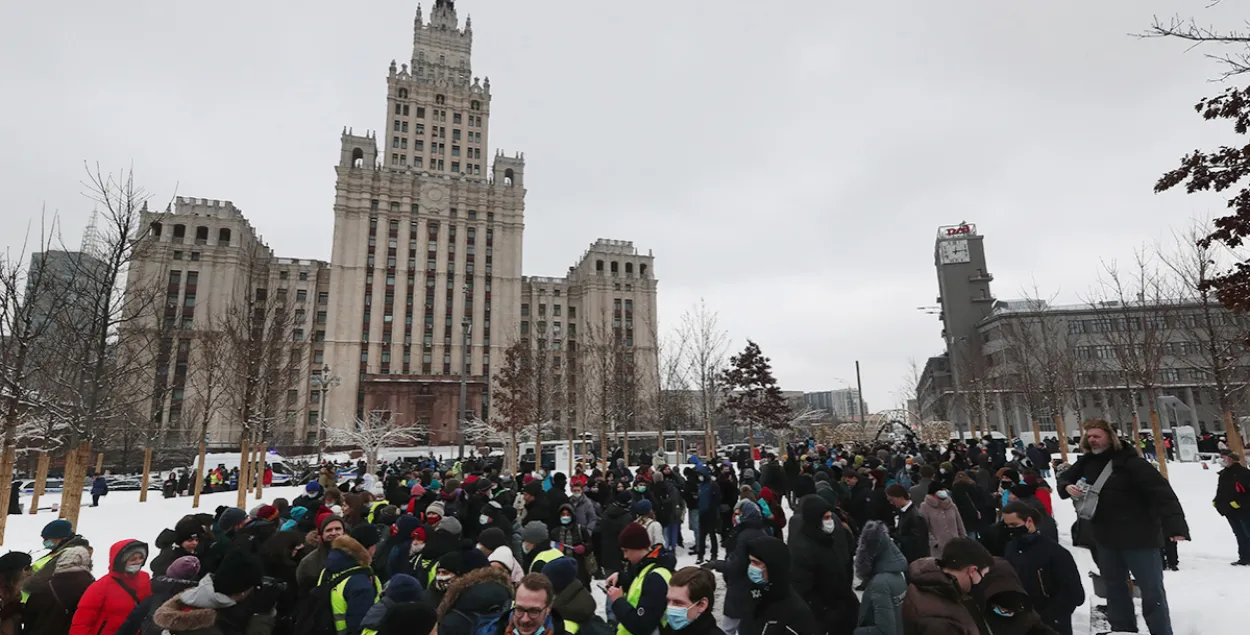 Протестующие в Москве скандируют 