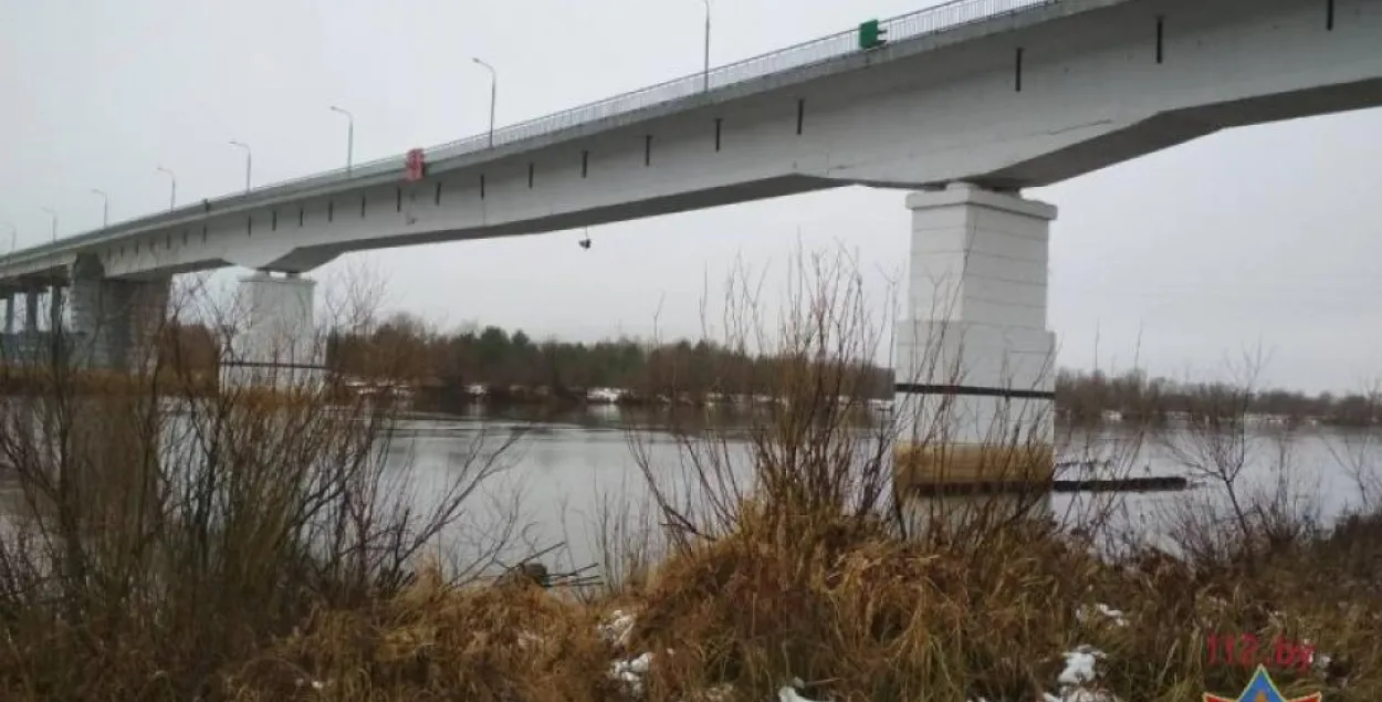 Аварыйны мост у снежні 2017 года. Фота: МНС