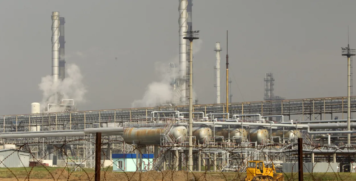 Нефтеперерабатывающий завод​ / Reuters