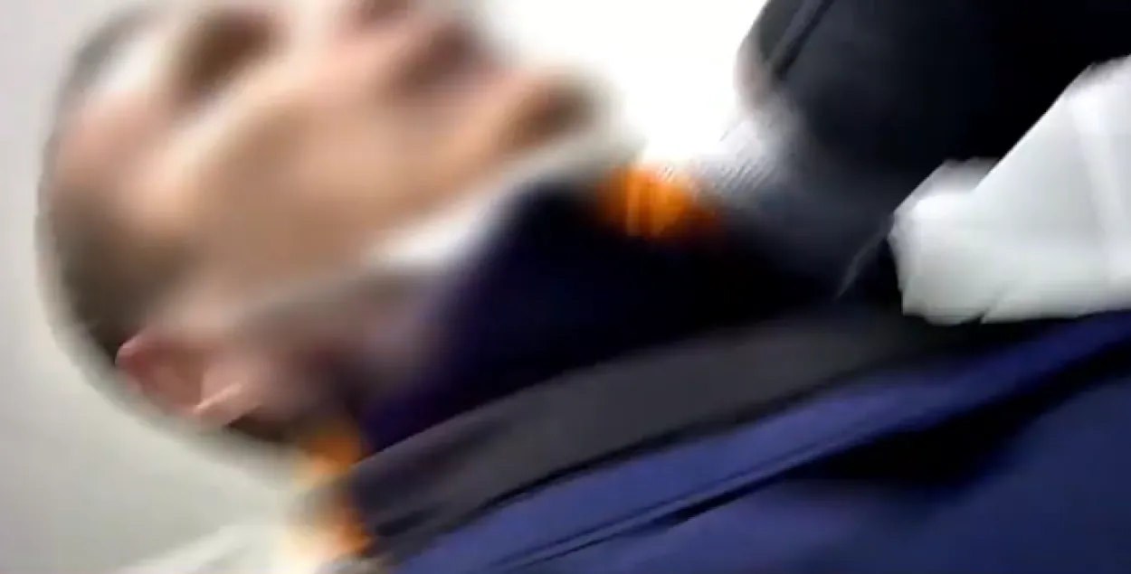 Момент нападения в Столбцах / Скриншот с видео МВД​