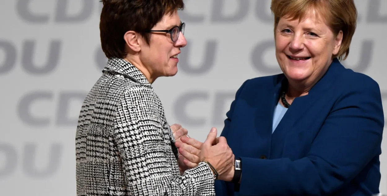 Аннегрет Крамп-Карренбауэр и Ангела Меркель. Фото: Reuters
