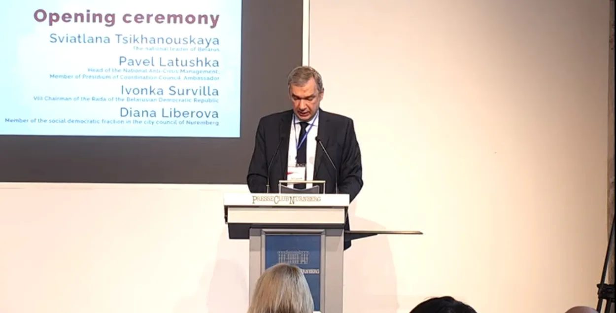 Павел Латушко выступает на конференции в Нюрнберге / кадр из видеотрансляции​
