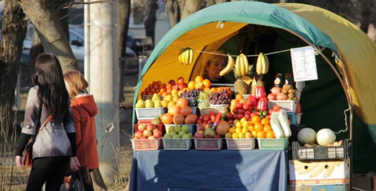Остаётся только повеситься: власти Минска не продлевают аренду лоткам с фруктами