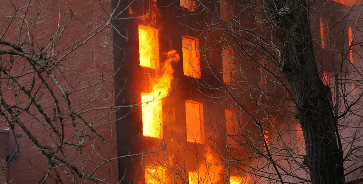 Буйны пажар у Пецярбургу, ёсць ахвяры