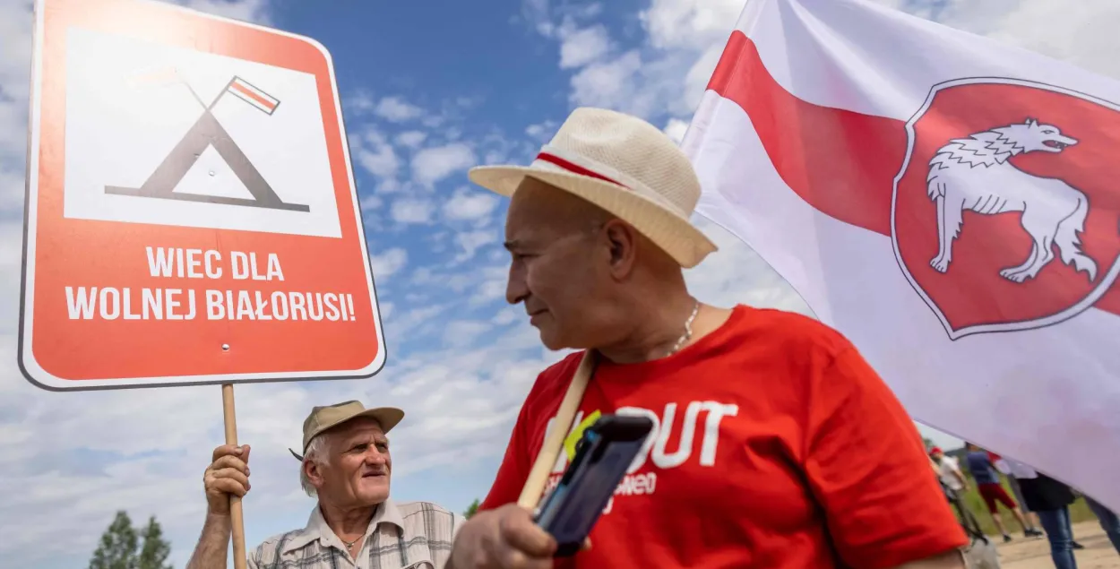 Белорусские эмигранты организовали палаточные митинги на границе