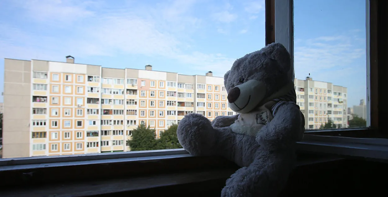 В Славгороде двухлетний ребенок выпал из окна четвертого этажа