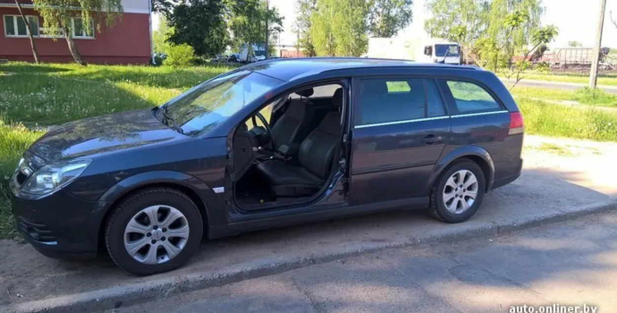 В Минске в припаркованном на ночь автомобиле сняли передние двери (фото) |  Новости Беларуси | euroradio.fm