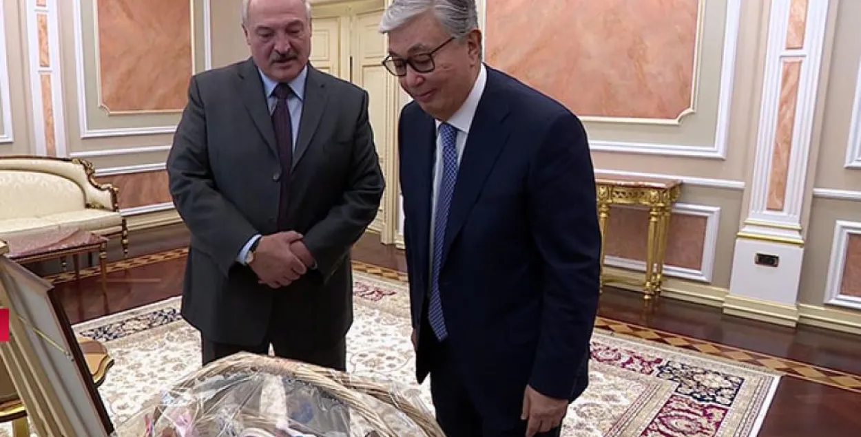 Не картохой единой. Чем Лукашенко накормил президента Казахстана в Нур-Султане
