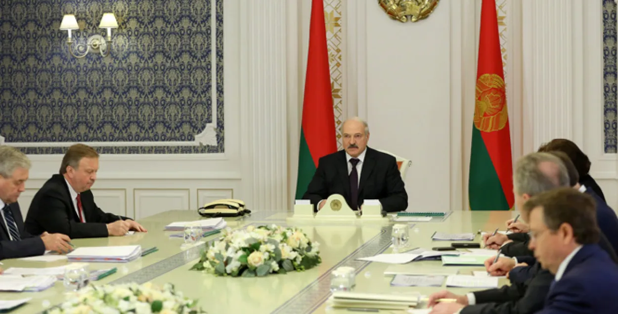 Лукашэнка: Косінец разбярэцца з праваленымі праектамі мадэрнізацыі заводаў