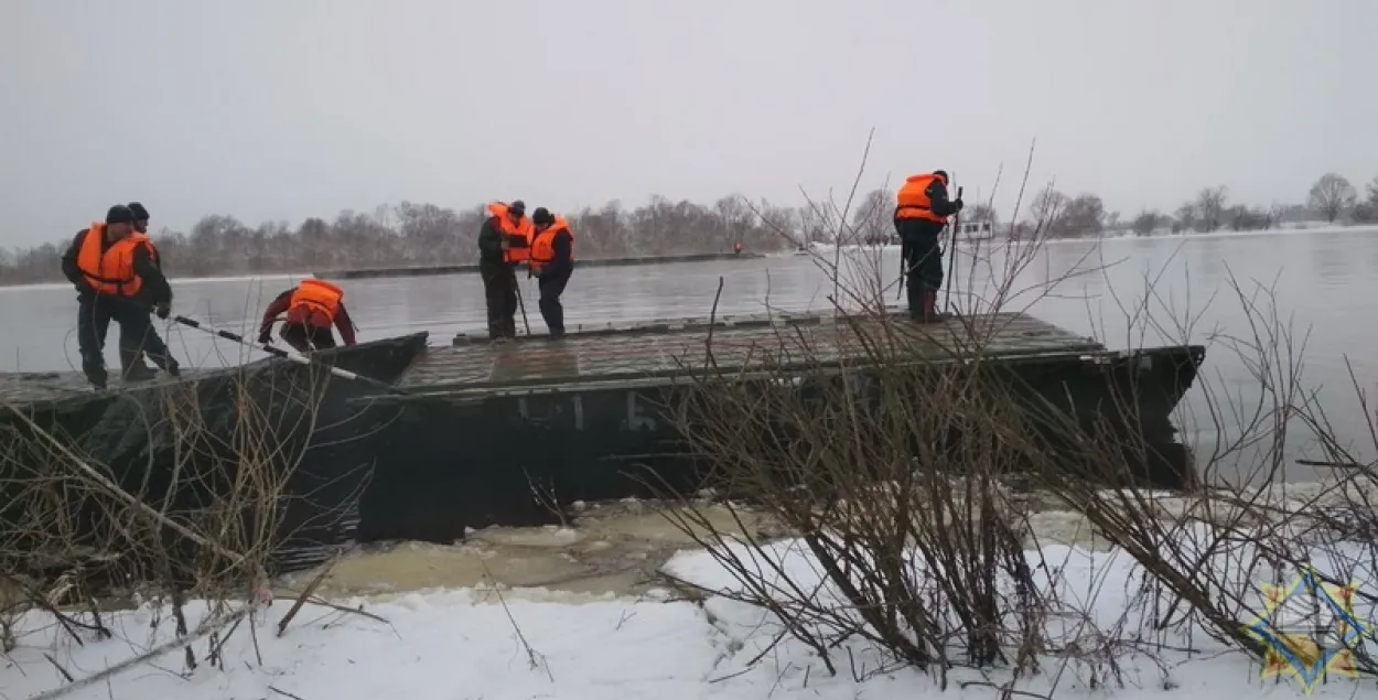 Праз Прыпяць у Жыткавіцкім раёне навялі пантонны мост