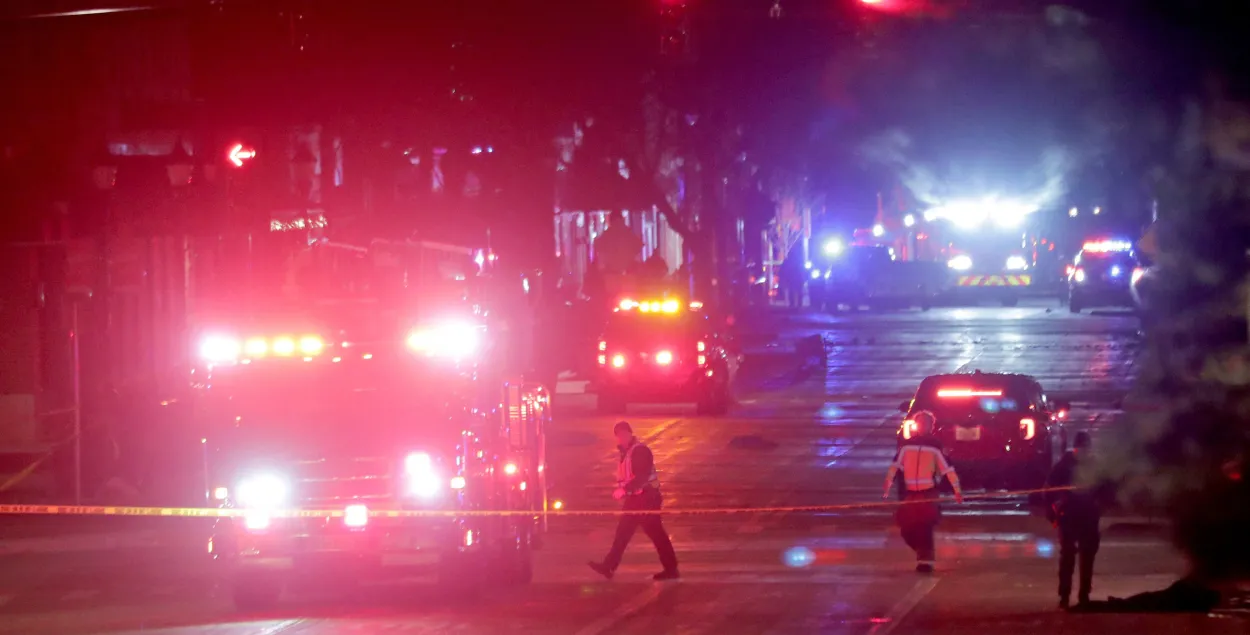 В США внедорожник въехал в праздничный парад — пять человек погибли