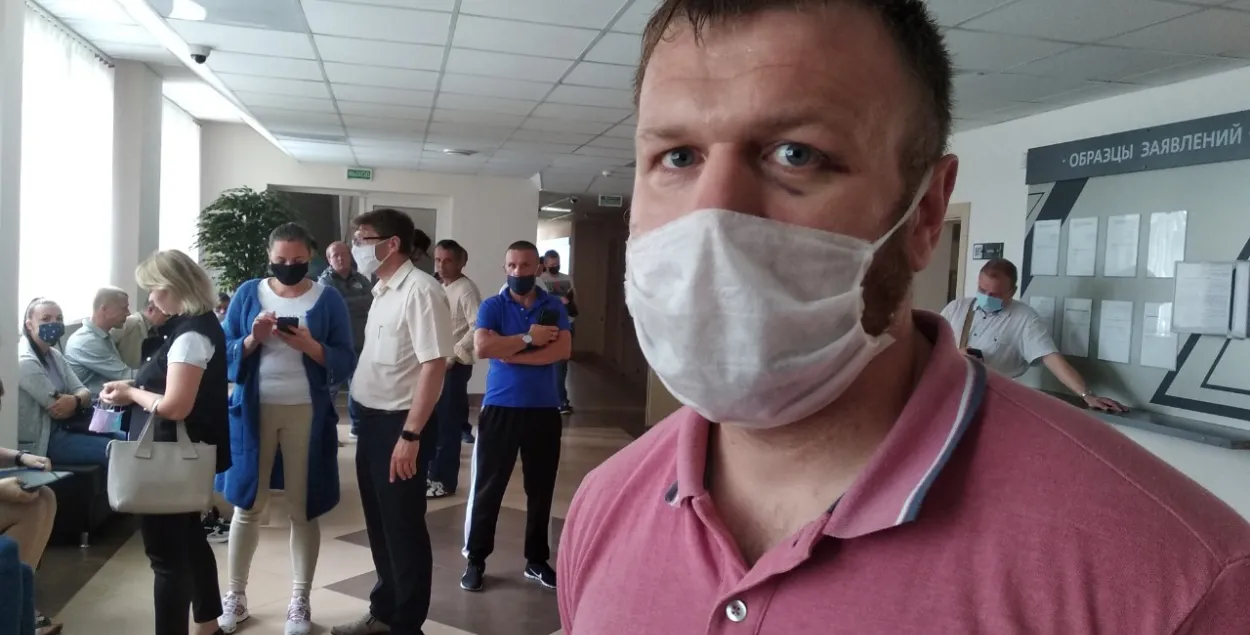Журналіста, якога жорстка затрымалі ў Ганцавічах, аштрафавалі на 810 рублёў