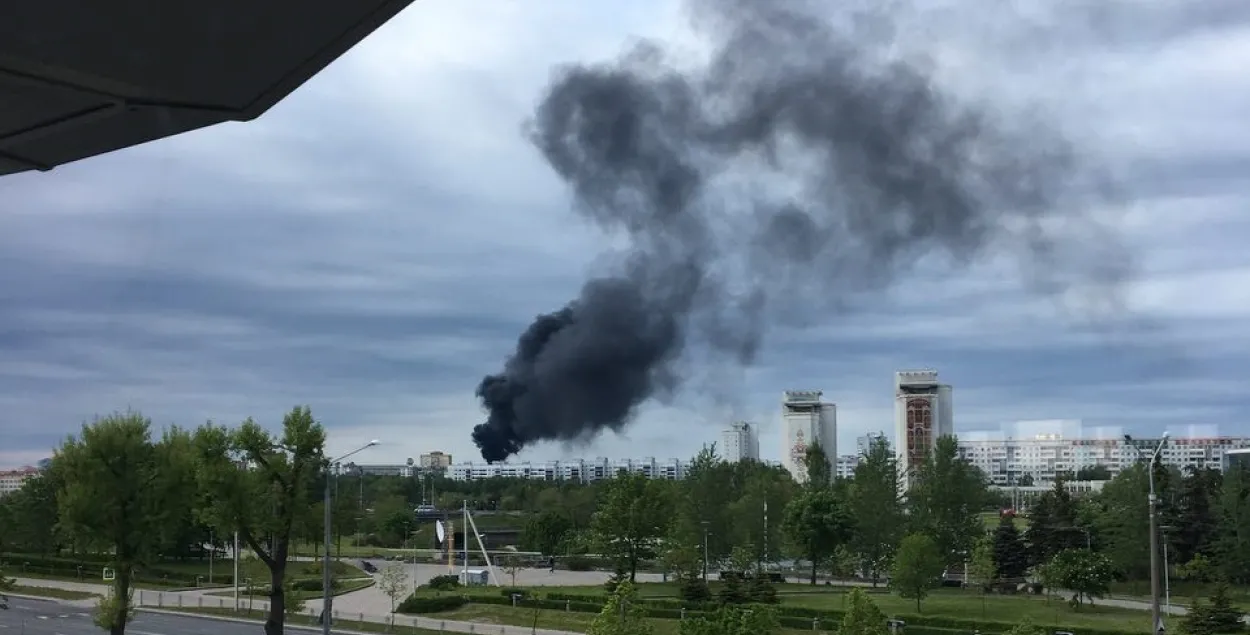 МНС не зафіксавала выкіду шкодных рэчываў падчас пажару на поўначы Мінска